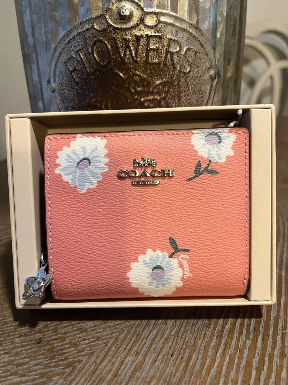 New without tags. Comes with box. Coach Pink Floral Compact Wall - Picture 8 of 10